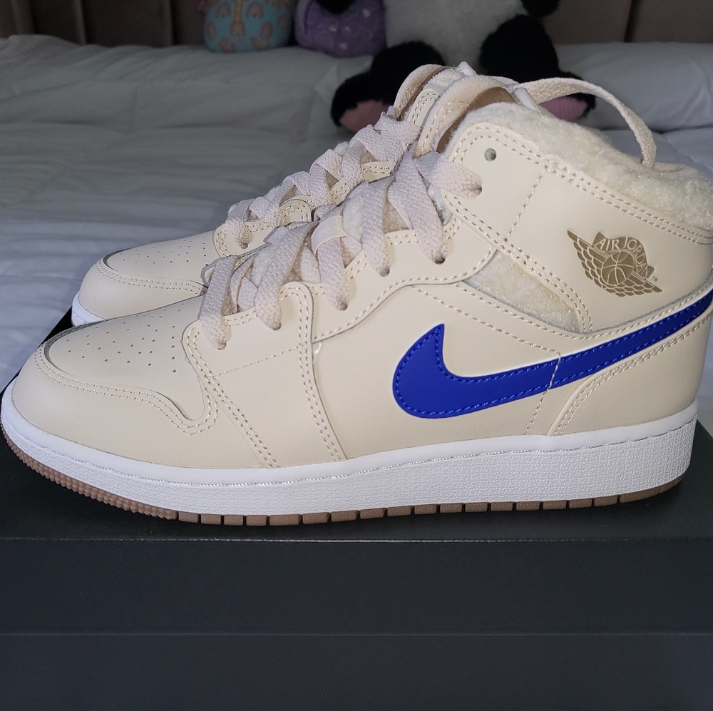 Jordan 1 mid